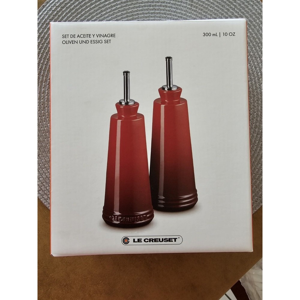 LE CREUSET Oil and Vinegar bottles Set in White 10 Ounce *NEW* - Picture 2 of 7